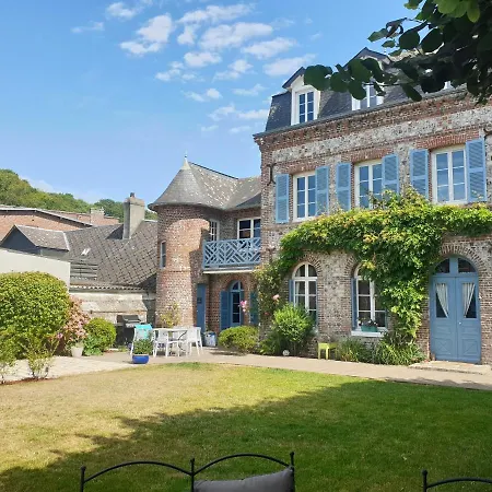 Les Volets Bleus De Les Roses Holiday home