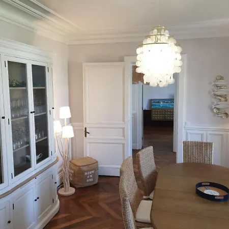 度假居 Les Volets Bleus De Les Roses