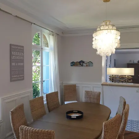 Les Volets Bleus De Les Roses 度假居 沃勒莱罗斯