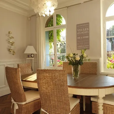 度假居 Les Volets Bleus De Les Roses