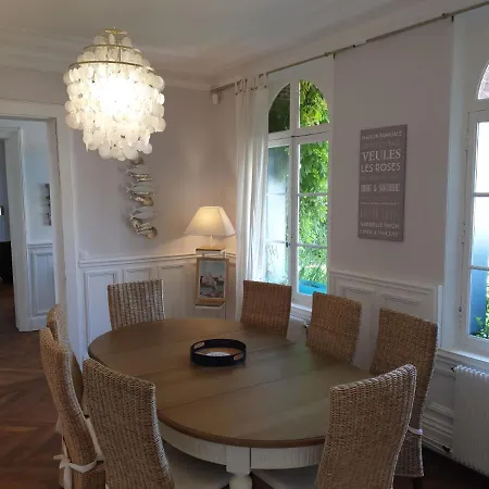 Les Volets Bleus De Les Roses 度假居 沃勒莱罗斯