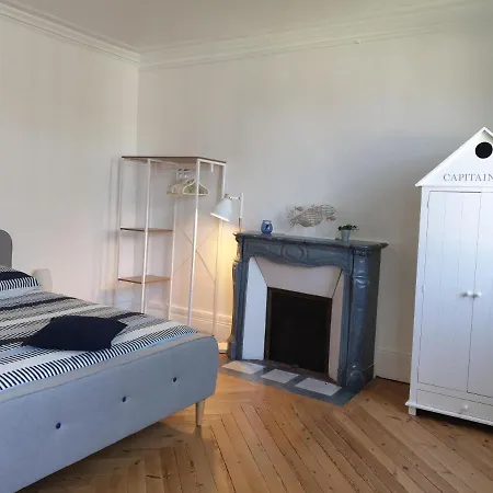 度假居 Les Volets Bleus De Les Roses *