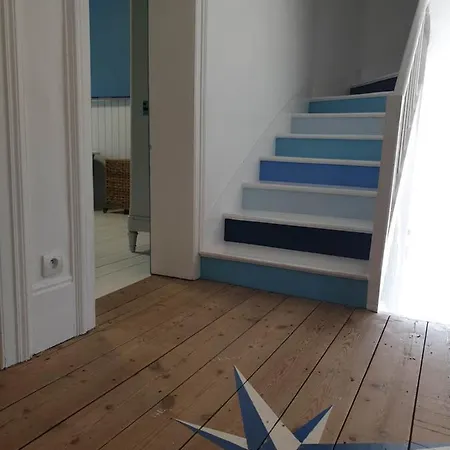 Les Volets Bleus De Les Roses Holiday home *