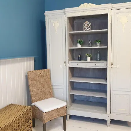 Les Volets Bleus De Les Roses Holiday home