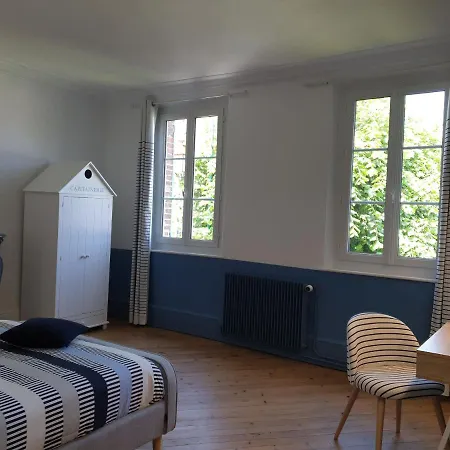 Les Volets Bleus De Les Roses *