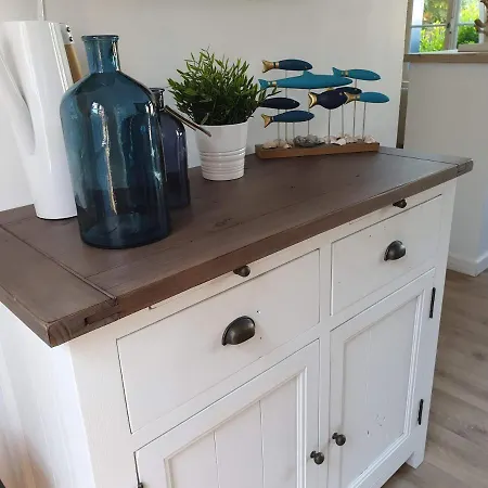 Les Volets Bleus De Les Roses * 沃勒莱罗斯