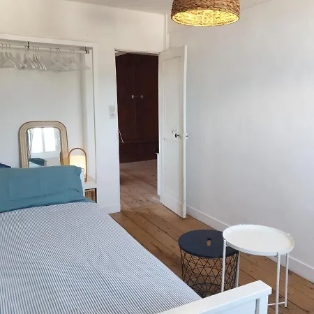 Les Volets Bleus De Les Roses * 沃勒莱罗斯