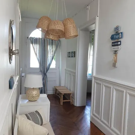 Les Volets Bleus De Les Roses *