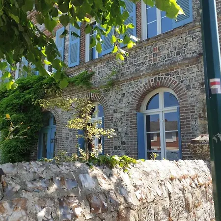Holiday home Les Volets Bleus De Les Roses *