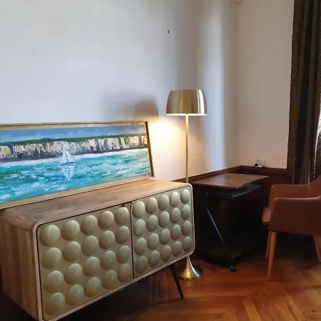 Les Volets Bleus De Les Roses 度假居 *