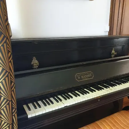 Les Volets Bleus De Les Roses 度假居 *