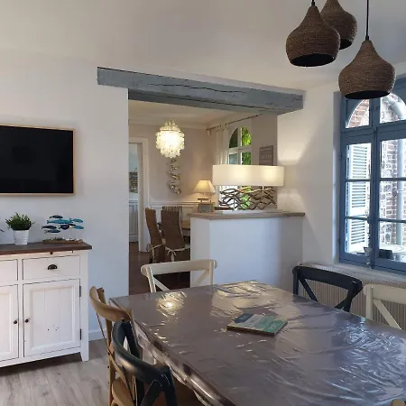 Les Volets Bleus De Les Roses * 沃勒莱罗斯