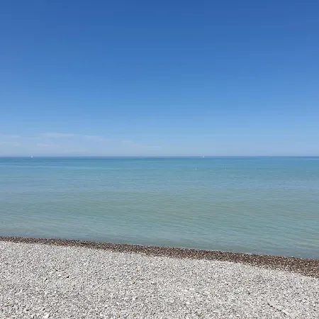 Les Volets Bleus De Les Roses 度假居 *