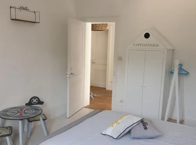 Les Volets Bleus De Les Roses * Veules-les-Roses