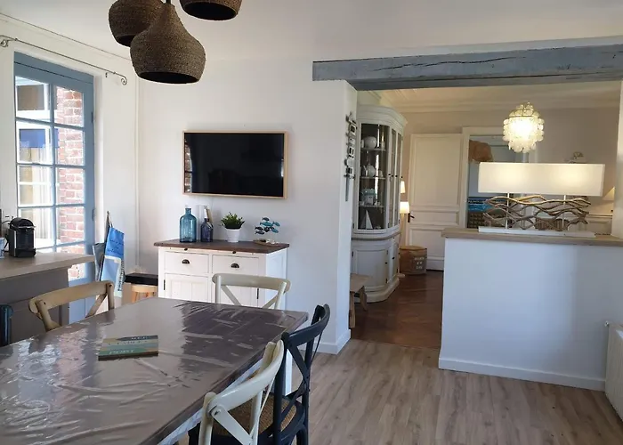 Les Volets Bleus De Les Roses Holiday home